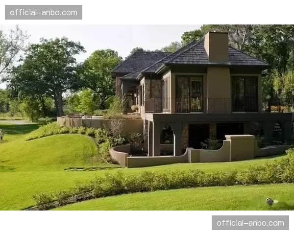 通讯：为应对极端气候，多家法甲俱乐部启动草坪养护系统升级